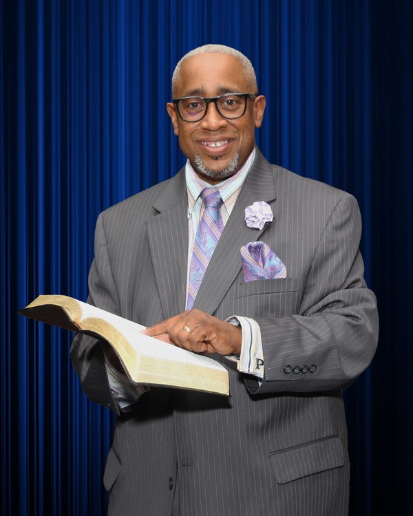 Senior Pastor Ricardo Peters Image
